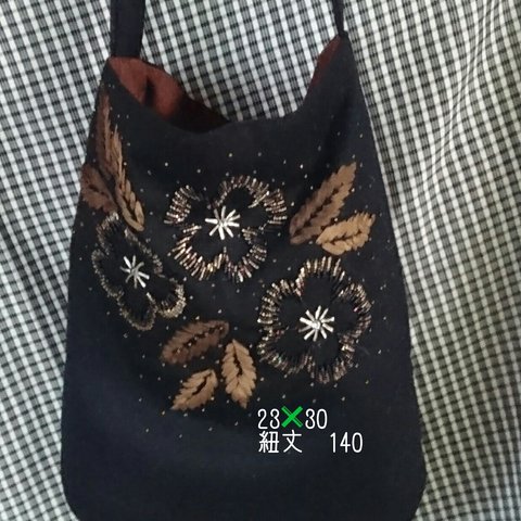 手刺繍（ﾋﾞｰｽﾞ＆ﾘﾎﾞﾝ)ｼｮﾙﾀﾞｰバッグ