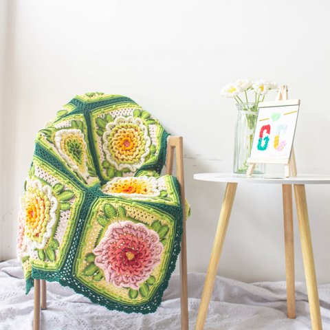 手作りのかぎ針編み牡丹の富と美のベビーシャワーの毛布のソファーの投球