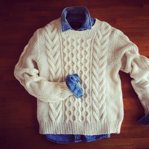 ケーブル編みのセーター《受注製作です》