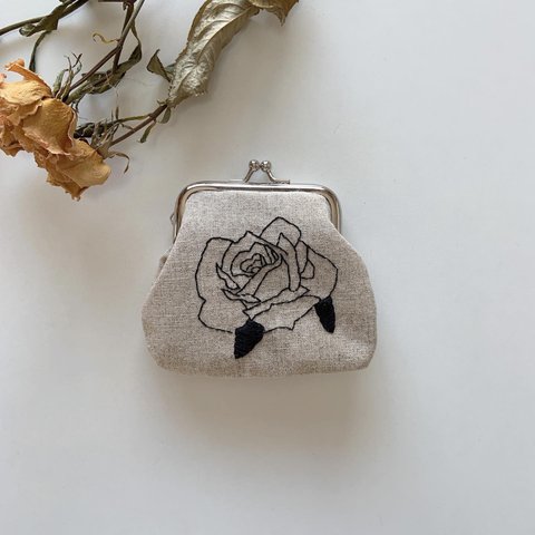 刺繍 がま口ポーチ《薔薇》