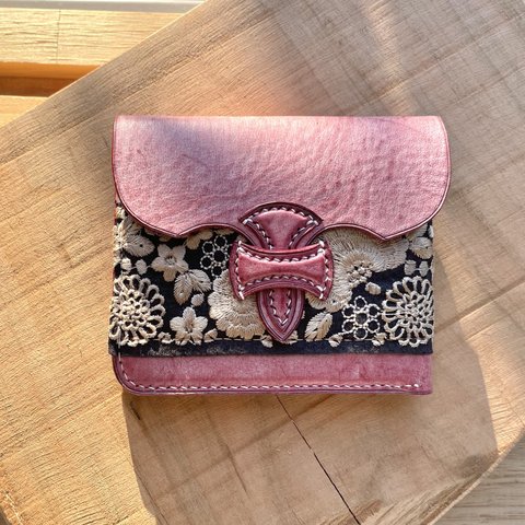 Wallet dressed with Indian embroidered ribbon "Espada Corte"