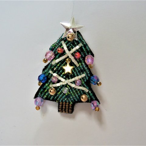 ビーズ刺繍 クリスマスツリーのブローチ