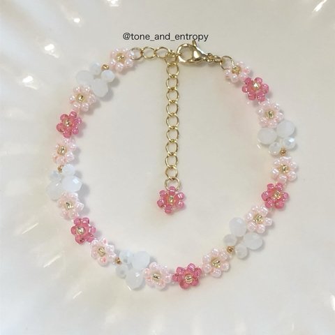 蝶々とお花のビーズブレスレット（ピンク） / Butterfly and beaded flowers bracelet