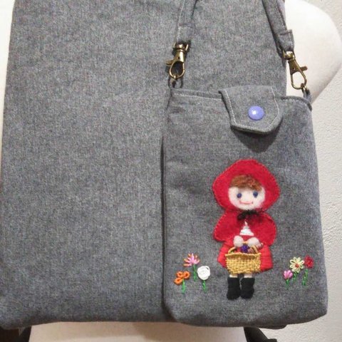 手刺繍。大人可愛いバッグ&赤ずきんちゃんスマホポーチ。