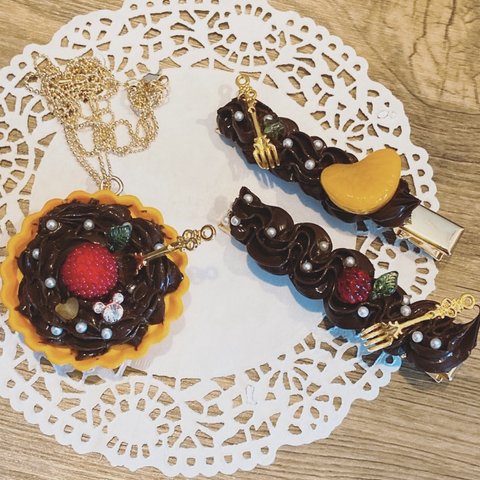 チョコ&ラズベリータルト　ネックレス