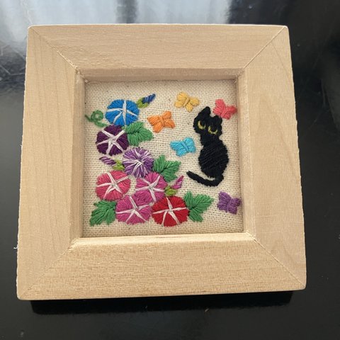 刺繍フレーム　朝顔と猫🐈‍⬛　壁掛け　壁飾り　インテリア　雑貨