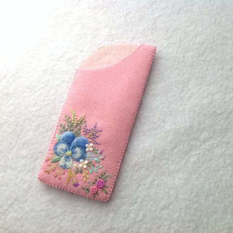 フェルトと刺繍のビオラと野の花メガネケース pink