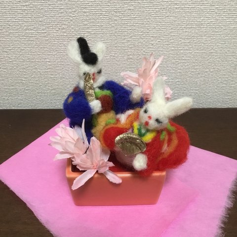 うさぎのお雛様(お花といっしょに)