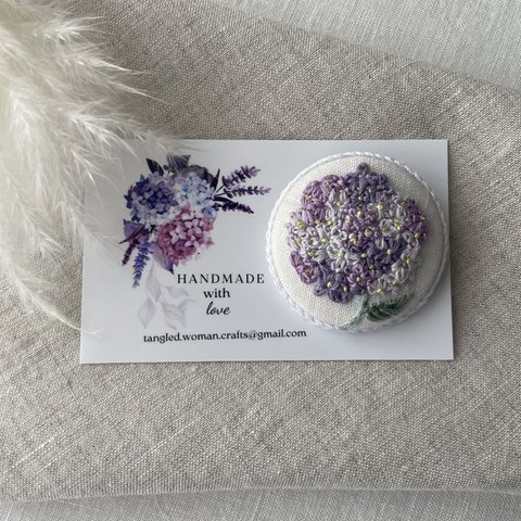 紫陽花の手刺繍ブローチ　くるみボタン