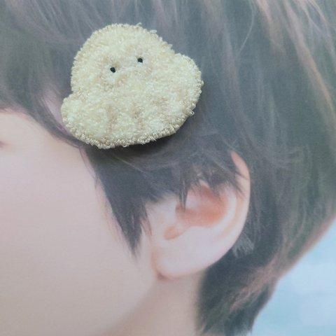 「大きなクラゲ」刺繍ヘアクリップ