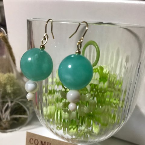 ハンドメイド ピアス 水色 大玉