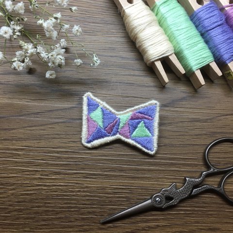 刺繍リボンブローチ(パープル×グリーン)