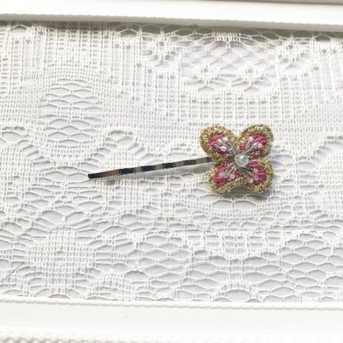 お花刺繍ヘアピン(ゴールド×ベリーピンク)