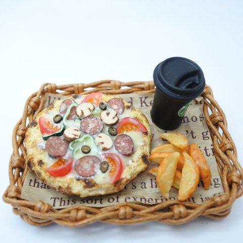 マグネット トマトとサラミのピザ（フライドポテト・コーヒーセット）    ミニチュアコー　　　　　　　　　　　　　　　　                       ミニチュアフード  食品サンプル 