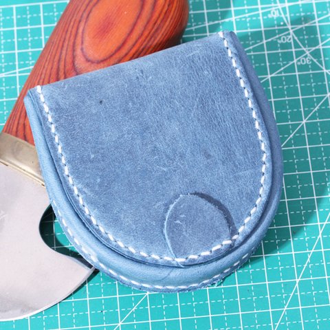 新登場本革極厚 半円型（馬蹄型）小銭入れコインケース手縫い　ブライドルレザーゼニスブルー