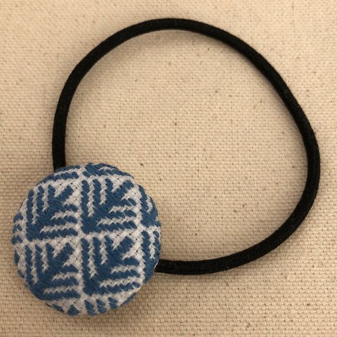 ☆*刺繍ボタンの髪ゴム*☆【こぎん刺し風＊ブルー】