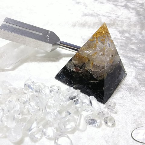 【受注生産】マニカラン水晶 × 黒水晶 (モリオン)   ピラミッドオルゴナイト