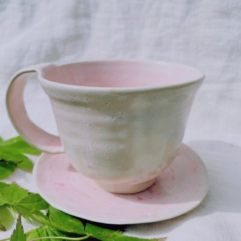 桃色コーヒーカップ2(1点）　マグカップ　食器　陶器　ソーサー付き