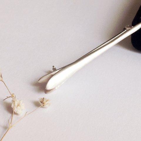 Elegant Lily brooch