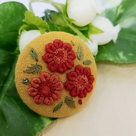 刺繍くるみボタンブローチ・ヘアゴム《秋色の花》×マスタード   手刺繍