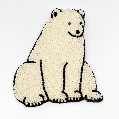 シロクマのブローチ　ビーズ刺繍