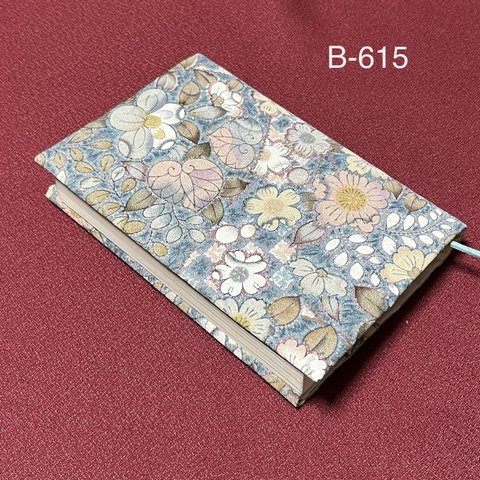 B-615標準サイズ　正絹　金通し　桜　椿　文庫本ブックカバー