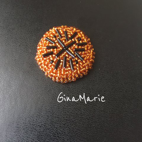 ビーズ刺繍ブローチ ゴールド