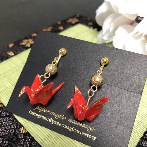 折り鶴イヤリング/ピアス(赤金小花)＊受注生産品＊【 友禅和紙 × ORIGAMI アクセサリー 】