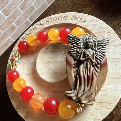 ジャスパー天使と赤オレンジの可愛い瑪瑙のデザインブレスレット
