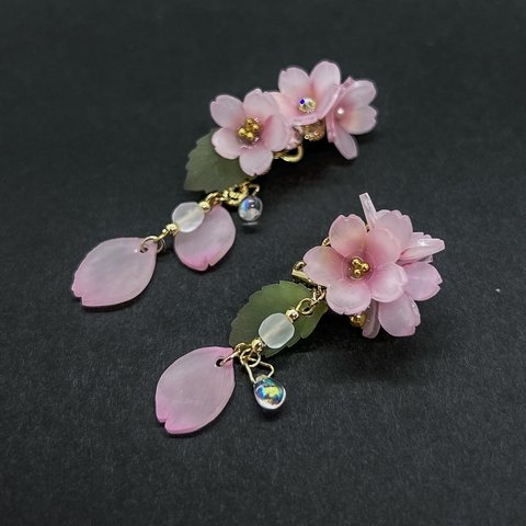 花びらが揺れる桜イヤーカフとイヤリング/金具色ゴールド