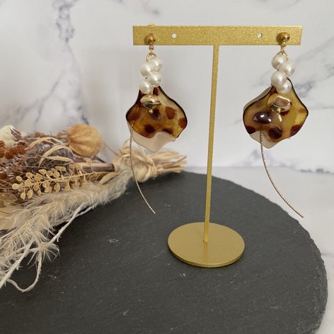 レオパード　×    ベージュ　花びら　ピアス　イヤリング　earrings