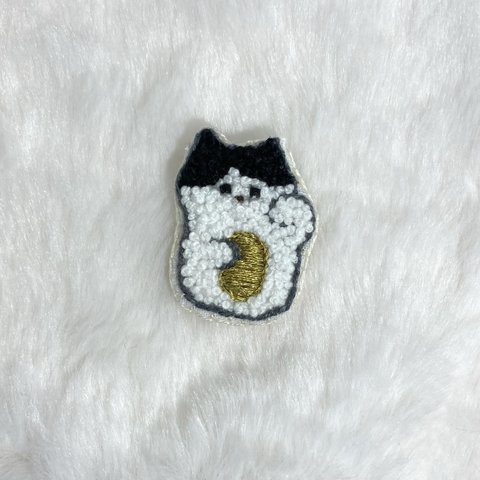 刺繍招き猫ブローチ No.7