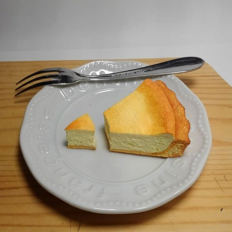 ベイクドチーズケーキ・ひとくち食べて～フェイクスイーツ・オブジェ～