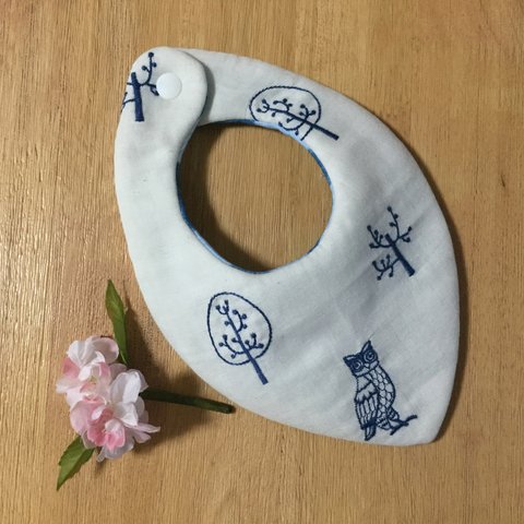 送料無料*冬の森 刺繍のバンダナスタイ