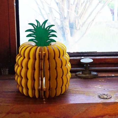 「パイナップル」木製オブジェ　インテリア　置物