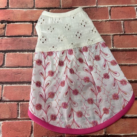 white  girly＆pink Embroidery  ノースリーブワンピース　Ｓ