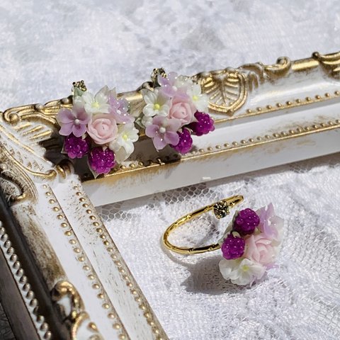 【 限定 】  木苺と薔薇ピアスとリングのセット  紫  樹脂ピアス