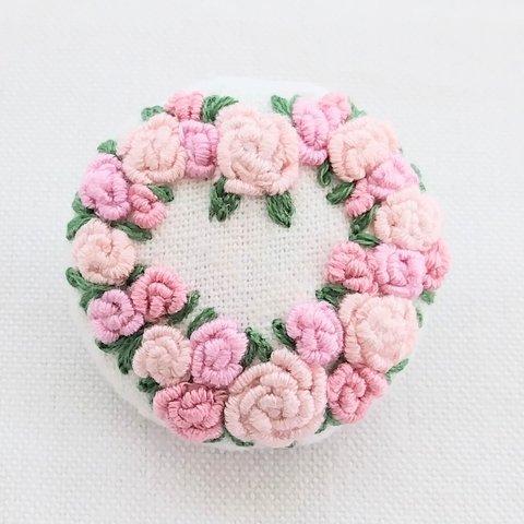 ピンクの薔薇ハート　刺繍ブローチ