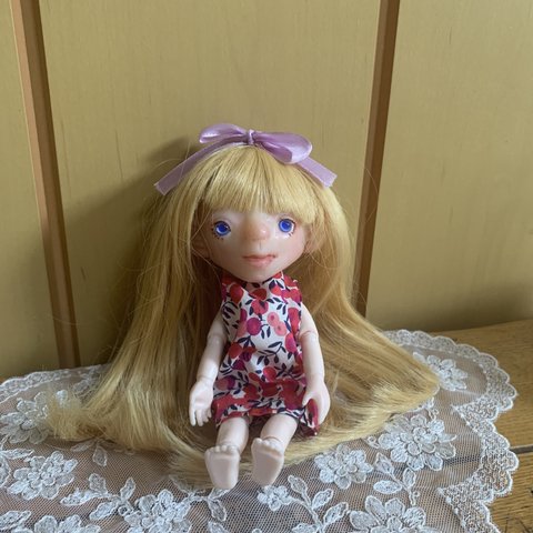 ハンドメイド　セリアボディドール　サーニット　アリスちゃん