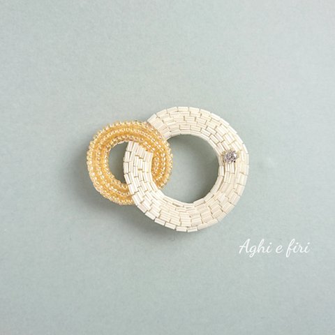 ビーズ刺繍のブローチ circles ゴールド×ホワイト