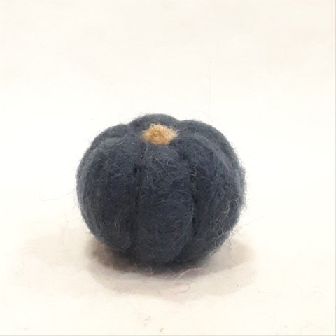 羊毛フェルトのハロウィンかぼちゃ(小)　濃青緑
