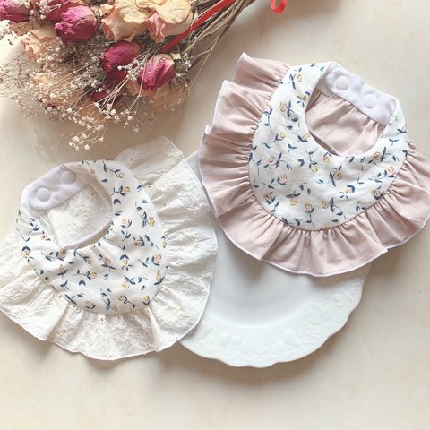 Frill bib ♡ 2 color floating flora