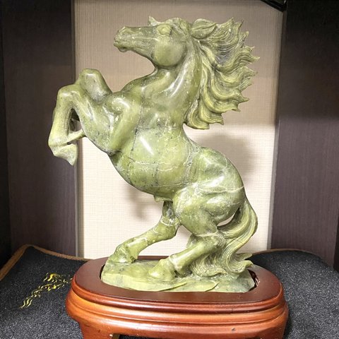 飛躍馬（天然石 岫玉石（英名 天然石サーペンチン））