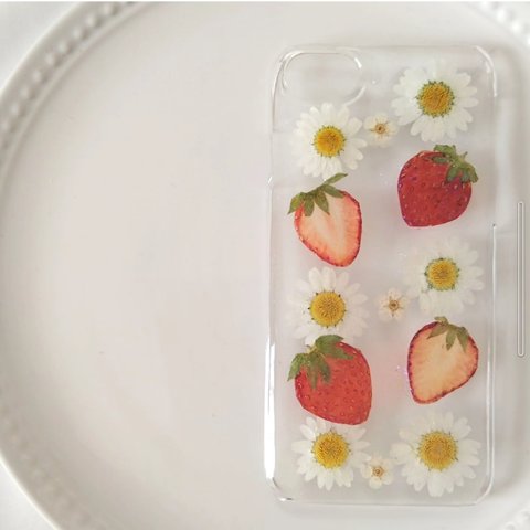 押し花ケース　苺　iPhoneケース　押し花スマホケース　押しフルーツ