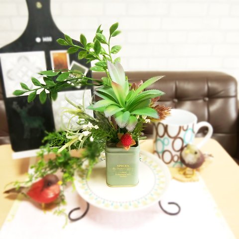 北欧 紅茶缶 小さい 多肉 寄植え　ライトグリーン【キッチン フェイクグリーン】