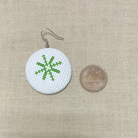 パレスチナ刺繍 クロスステッチ 片耳用ピアス「イヤリング」ホワイト×グリーン