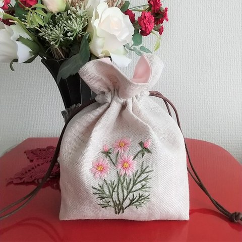 リネン　手縫い刺繡入り巾着 ポーチ　秋桜