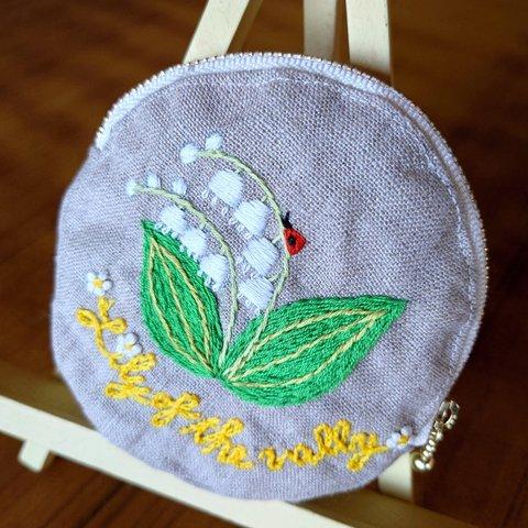 鈴蘭とてんとう虫刺繍のラウンドポーチ