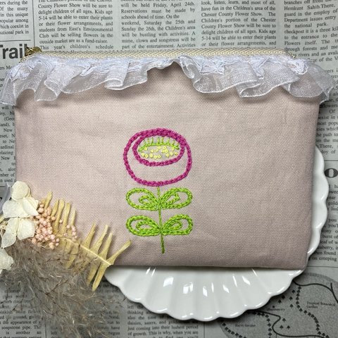 おはなの刺繍ポーチ