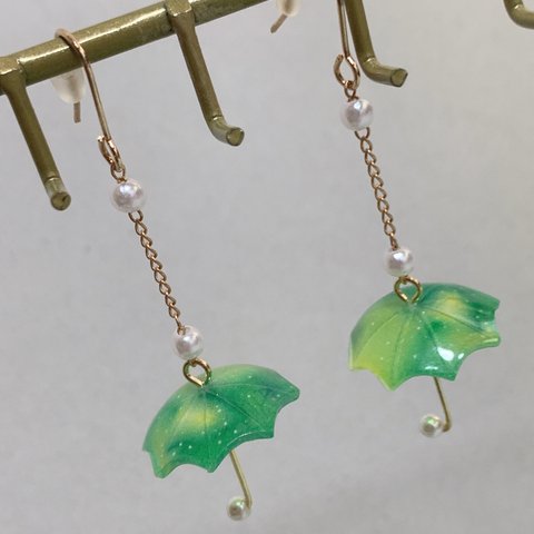 緑傘のイヤリング/ピアス